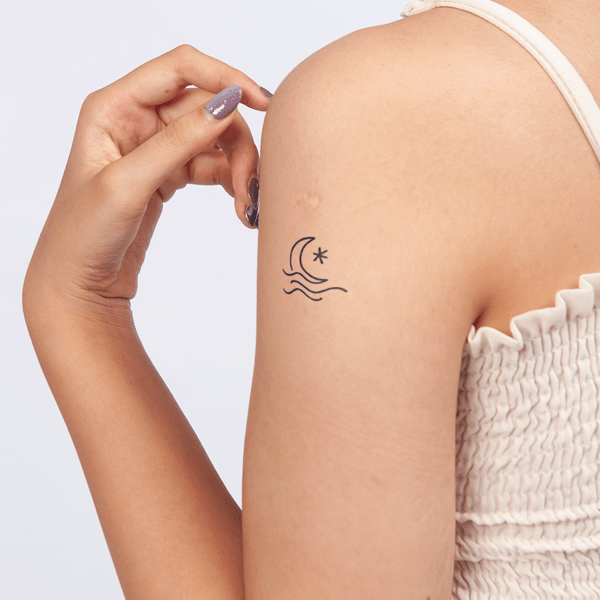 3__17__0fb894dd6ecb41a39cfe21401e093d82_grande Hình xăm mặt trăng khuyết cho nữ