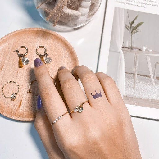 Những hình xăm kết hợp cùng phụ kiện giúp bàn tay bạn trở nên đặc sắc hơn rất nhiều