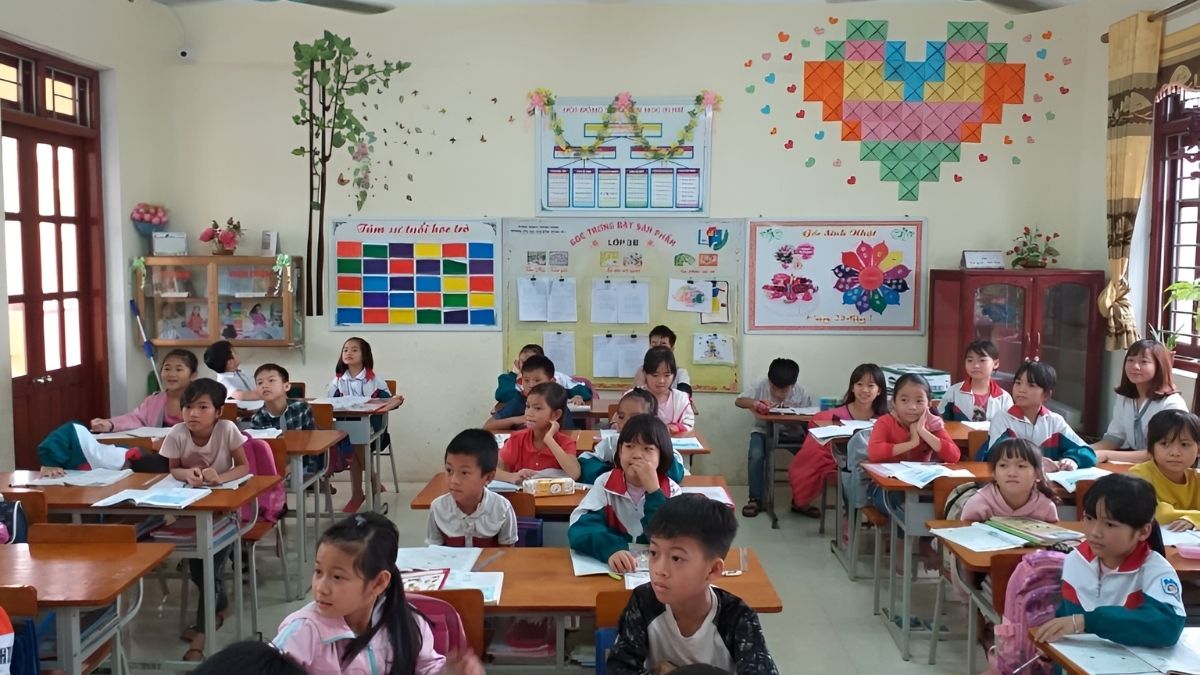 anh-lop-hoc-12 Hình ảnh lớp học cấp 1