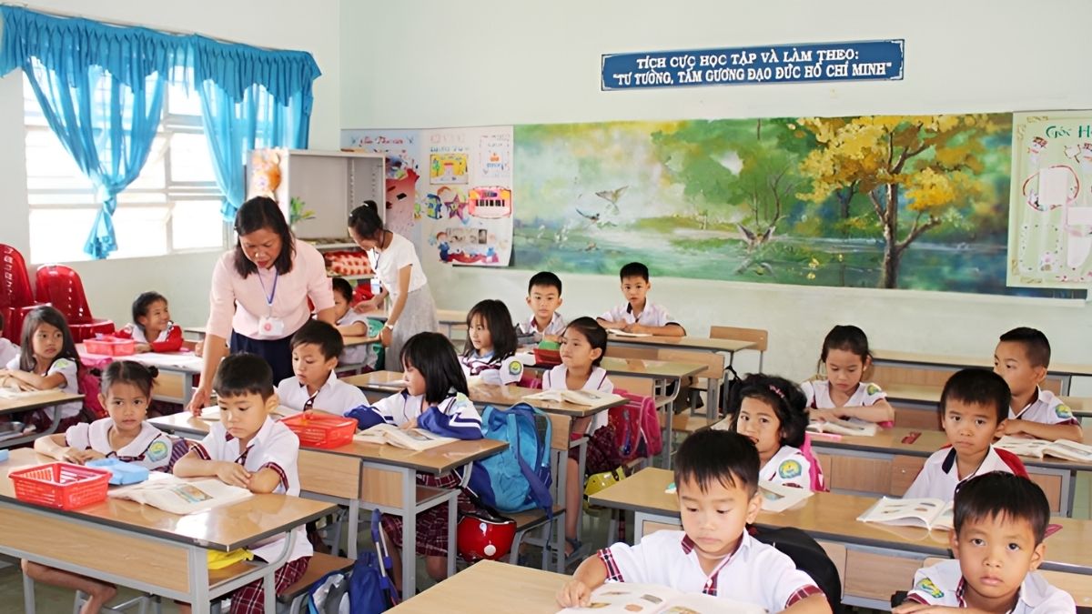 anh-lop-hoc-17 Hình ảnh lớp học cấp 1 vui vẻ