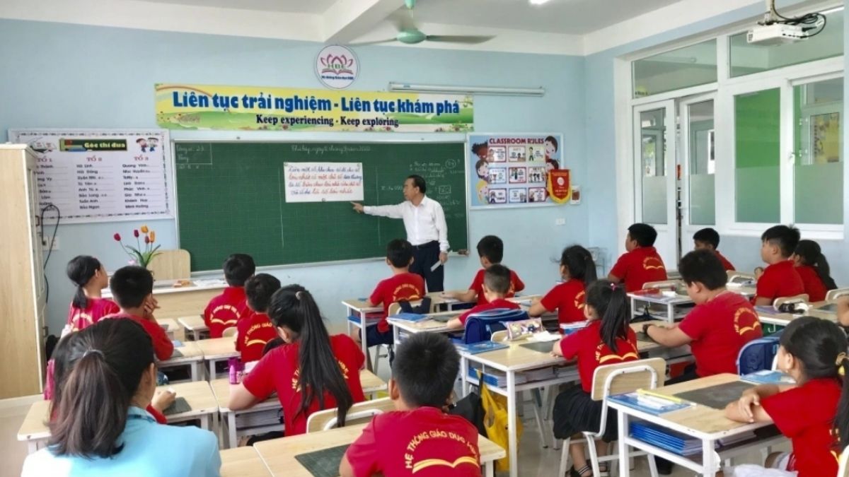 anh-lop-hoc-18 Hình ảnh lớp học cấp 1 vui vẻ