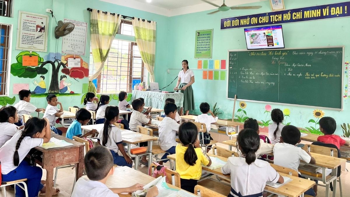 anh-lop-hoc-20 Hình ảnh lớp học cấp 1 vui vẻ