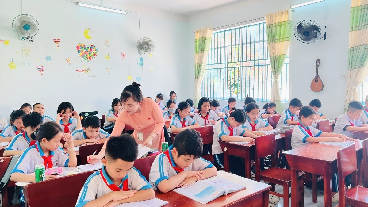 anh-lop-hoc-24 Hình ảnh lớp học cấp 2