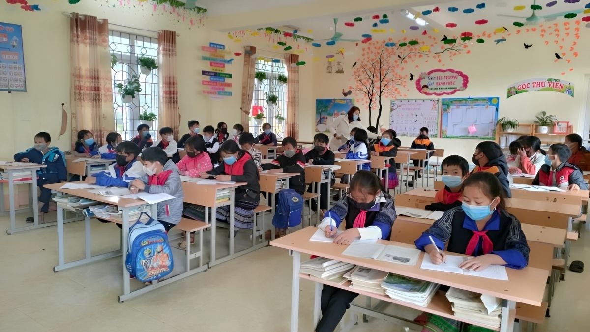 Hình ảnh lớp học cấp 2