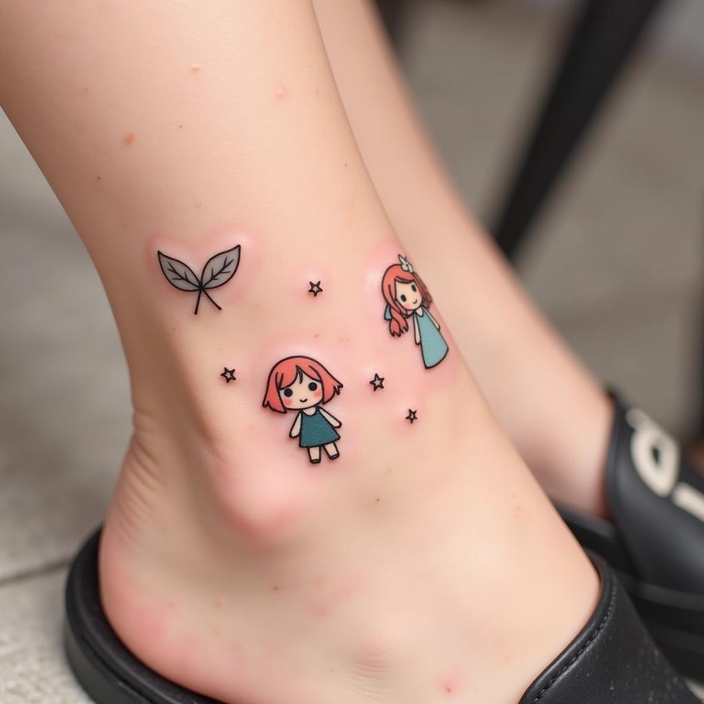Hình xăm anime mini tinh tế ở cổ tay, mắt cá chân