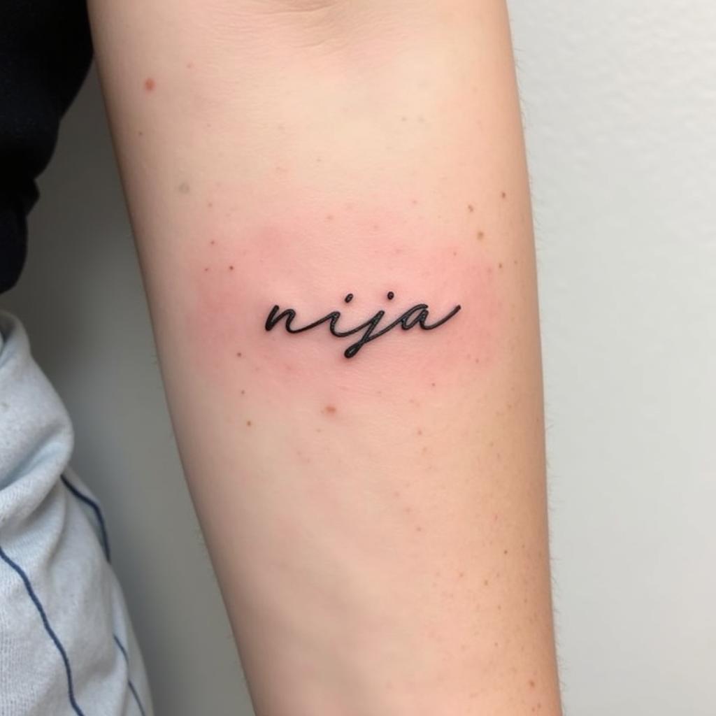 Hinh xam bap tay chu viet tat font thanh manh